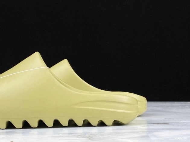 'Resin' Yeezy Slides FX0494 Adidas 0831